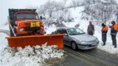 امدادرسانی فوری به 9 خودرو گرفتار در برف‌زمستانی کاشان؛ 72 کیلومتر جاده بازگشایی شد