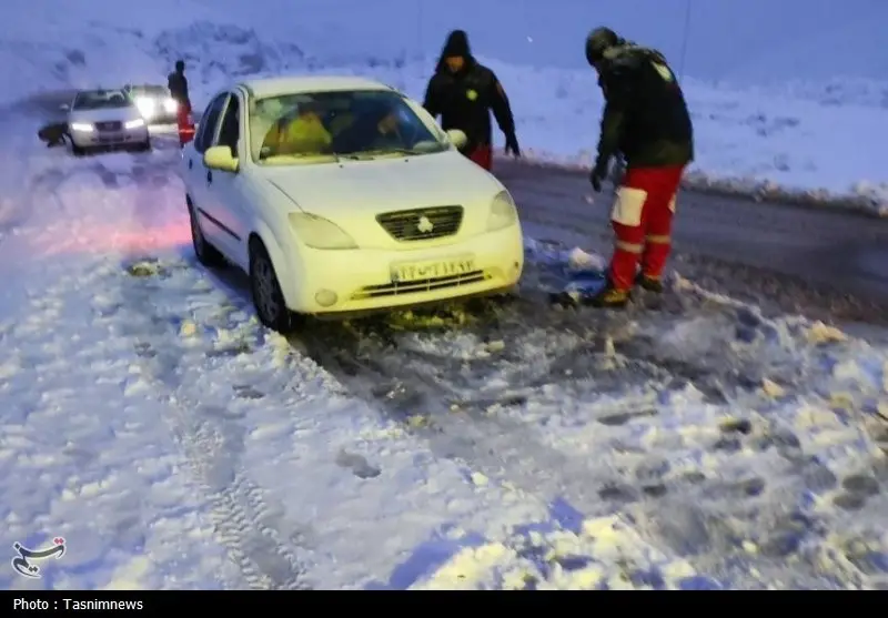 امدادرسانی بی‌وقفه هلال‌احمر خراسان رضوی به 1000 نفر در برف و کولاک سنگین!