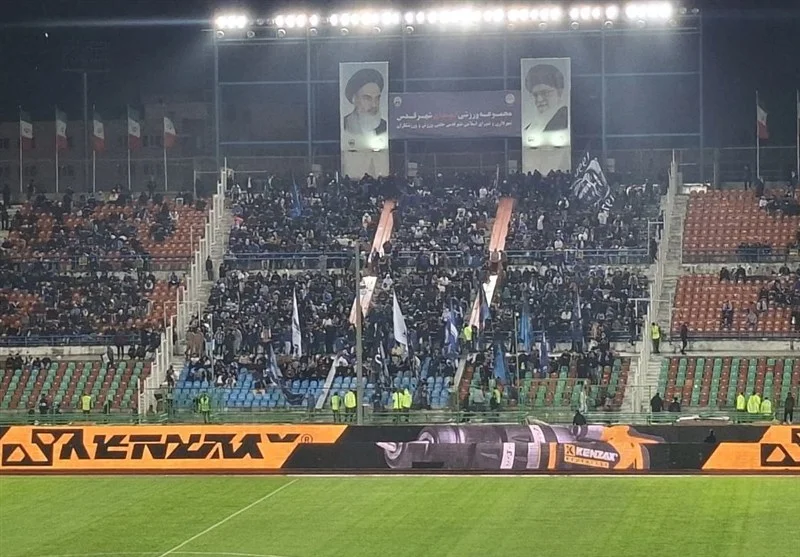 تشویق رضاییان و شعار علیه استقلال/ استقبال کم در روز بارانی