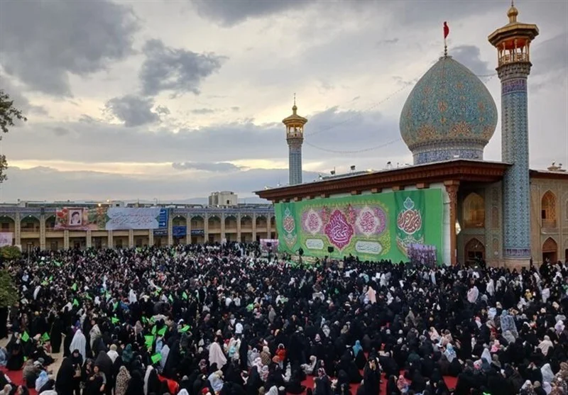 اجتماع باشکوه بانوان و دختران شیرازی در حرم شاهچراغ (ع)