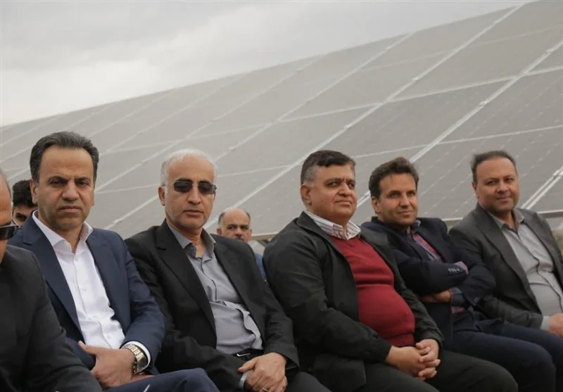 وزیر کشور با دستور ویژه: 12 پروژه نیروگاه خورشیدی یزد همزمان به بهره‌برداری رسید!