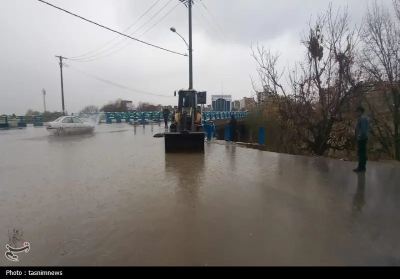 آب‌گرفتگی شدید منازل و سرریز سدهای خاکی در گراش؛ جست‌وجو برای فرد مفقود شده ادامه دارد