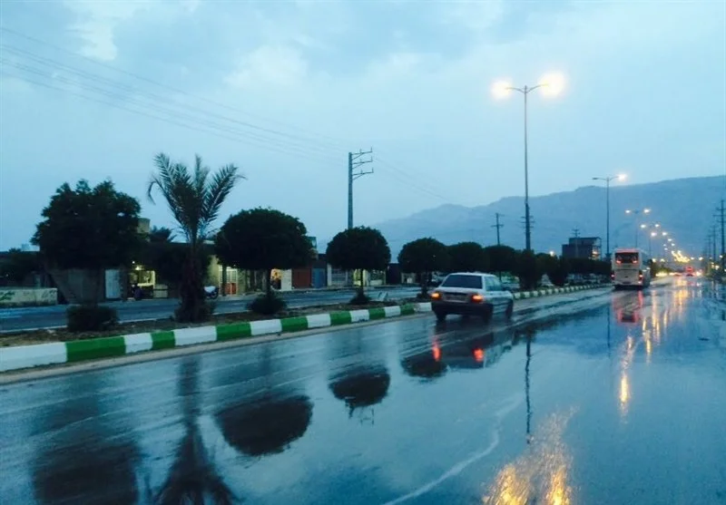 بارش بی‌سابقه 69 میلیمتری باران پاییزی در عسلویه، خیابان‌ها در آب غرق شد!