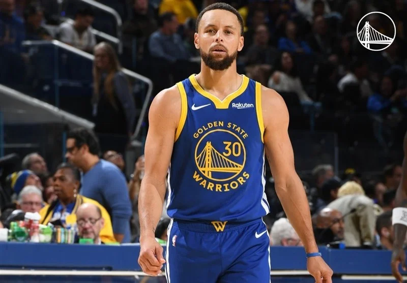 استیفن کری از فاصله‌ای باورنکردنی پرتاب سه امتیازی را به ثبت رساند!