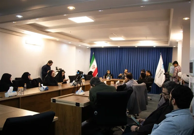 رونمایی از کتاب دو جلدی «تأملات عصر دیجیتال» با نگاهی تازه به چالش‌های فناوری در قم