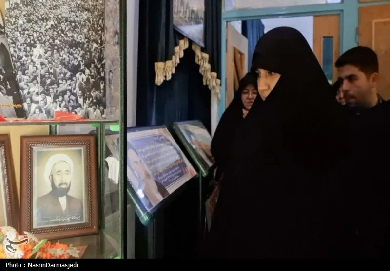 حضور تاثیرگذار فرزند سپهبد شهید سلامی در آستان امامزاده هلال بن علی(ع) با لحظاتی خاص + تصاویر