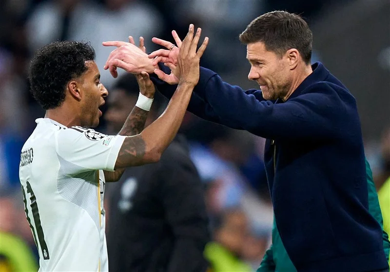 آلونسو: پنالتی روی وینیسیوس را همه دیدند؛ تیم‌مان مثل یک خانواده متحد است!