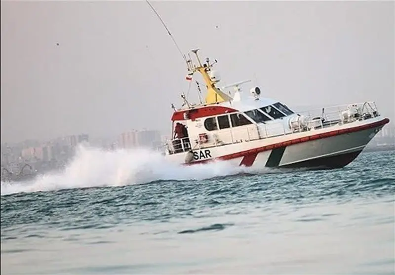 نجات معجزه‌آسا جان یک نفر در ساحل بوشهر توسط مأموران مرزبانی
