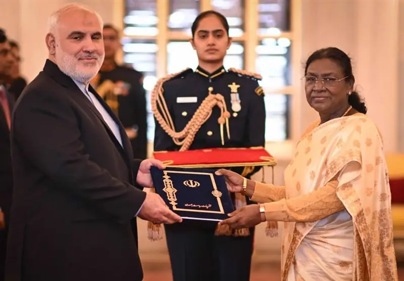 سفیر ایران رسماً ماموریت خود را در هند آغاز کرد؛ استوارنامه به دست رئیس جمهور رسید