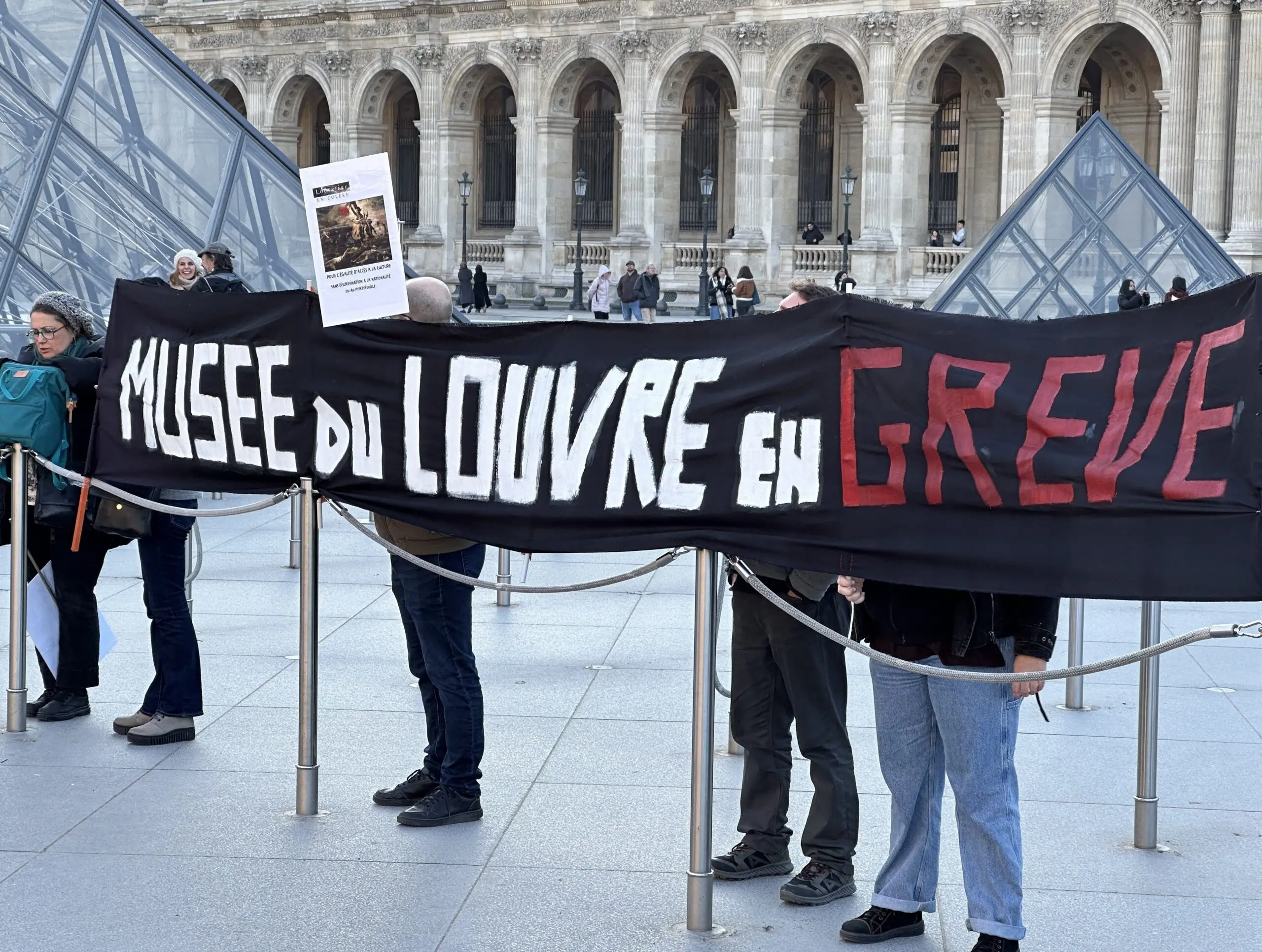 اعتصاب تاریخی در موزه لوور؛ درهای بزرگ‌ترین موزه جهان تا چهارشنبه بسته ماند!