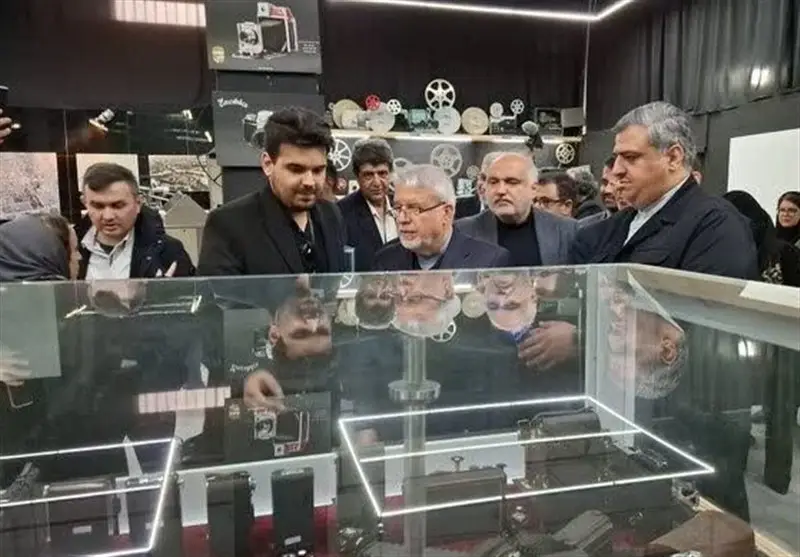 وزیر میراث فرهنگی در بازدیدی استثنایی از گنجینه نادر موزه عکاسخانه شمال ایران