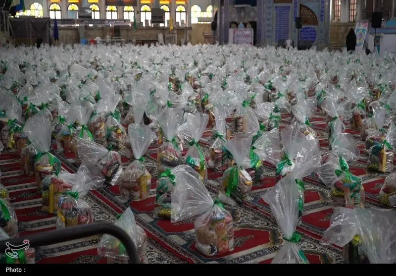 سفره‌های مهربانی رضوی در سمنان؛ هزار بسته معیشتی در ماه رجب چگونه به دست نیازمندان رسید؟
