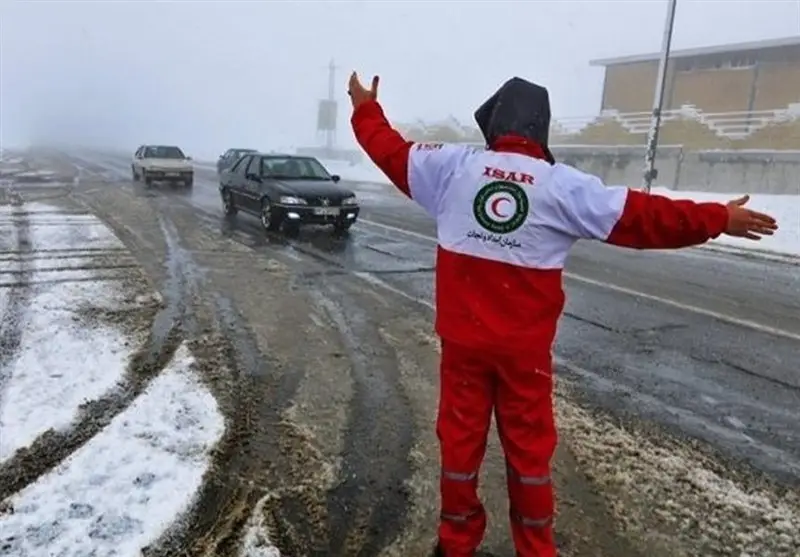 نجات 30 خودرو گرفتار در برف و کولاک؛ هلال‌احمر در آماده‌باش بی‌وقفه!
