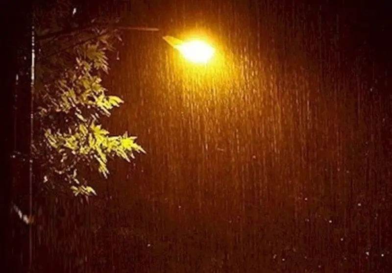 بارش‌های سنگین و موج آنفلوآنزا، مدارس کیش را تعطیل کرد؛ ساعت کار بانک‌ها تغییر یافت!