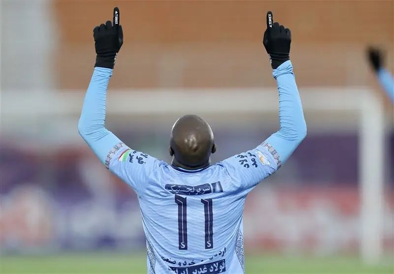 درخشش رنی در لیگ ایران؛ مهاجم اکوادوری از رفتار گرم ایرانی‌ها شگفت‌زده شد!