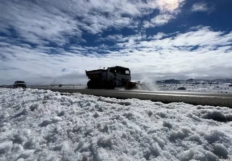270 کیلومتر از محورهای برفی خراسان جنوبی چگونه پاک‌سازی شد؟ گزارشی از تلاش شبانه‌روزی راهداران!