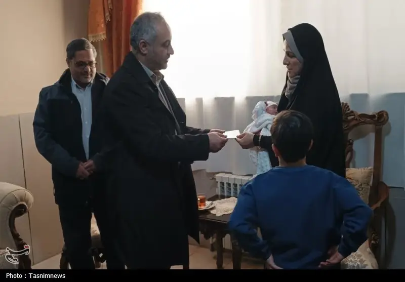 شناسنامه اسرا نجفی دختر فرمانده شهید سپاه صادر شد؛ تولدی که یاد پدر را زنده کرد