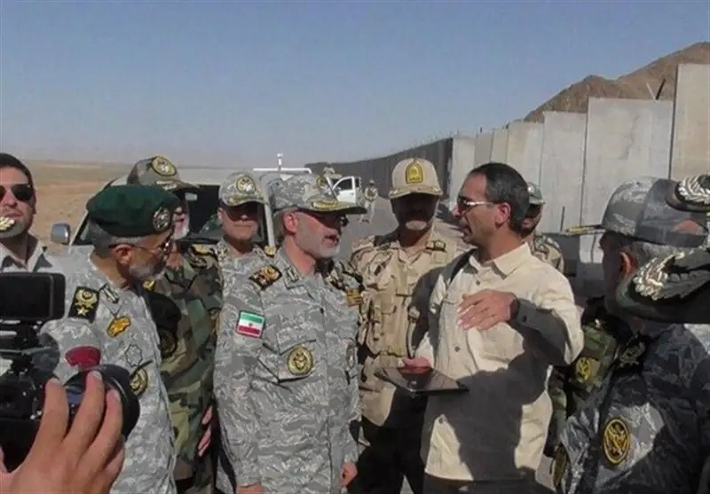 پرواز آزمایشی فرمانده ارتش با بالگردهای مجهز به موشک‌های شفق و حیدر در غرب کشور