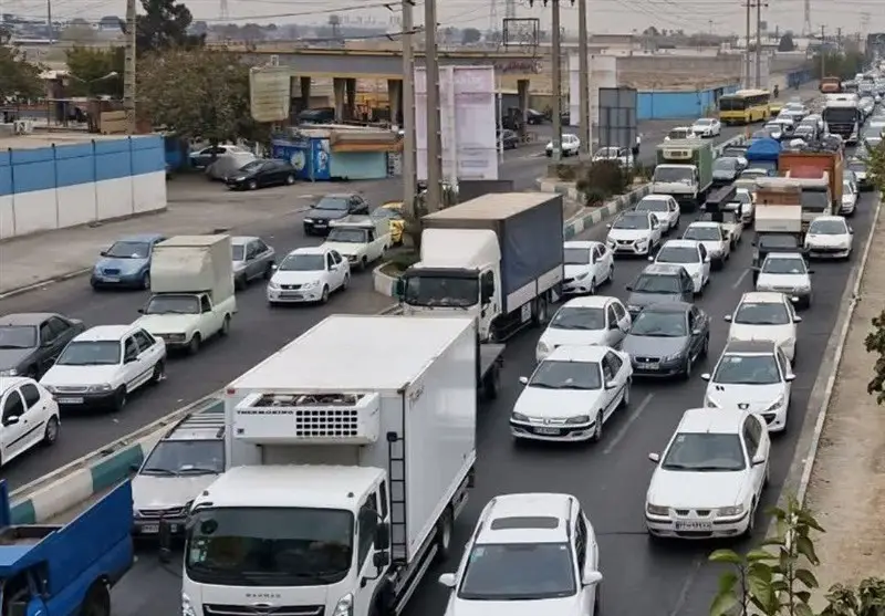 ترافیک بی‌سابقه وادی رحمت در لیله‌الرغائب؛ خودروها در صف طولانی گرفتار شدند!