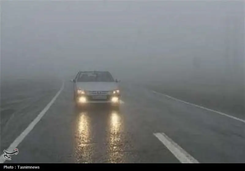 مه غلیظ همچنان گردنه‌های زنجان را در بر گرفته؛ تردد با احتیاط ادامه دارد