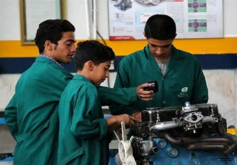 آیا مهارت واقعاً کلید شکست بیکاری است؟ وقتی دستمزد پایین همه معادلات را بهم می‌زند!