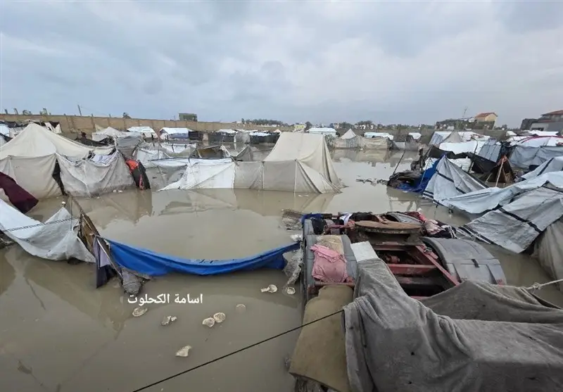 غزه از خون به سیلاب؛ وقتی ویرانگی‌های جنگ زیر باران سنگین فرو می‌ریزد