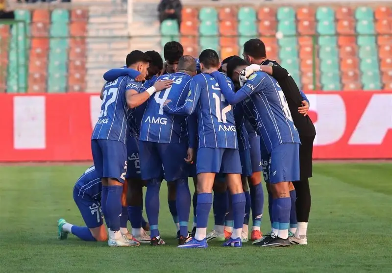 حضور شبانه برخی از بازیکنان استقلال در ساختمان باشگاه