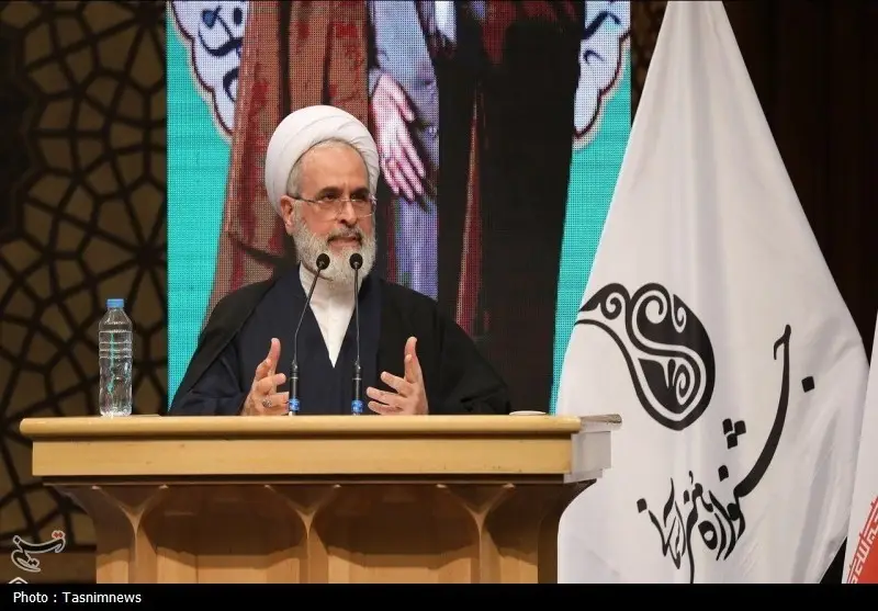 هنر دینی باید از دعا و وحی تغذیه کند و به مکتب جهانی تبدیل شود