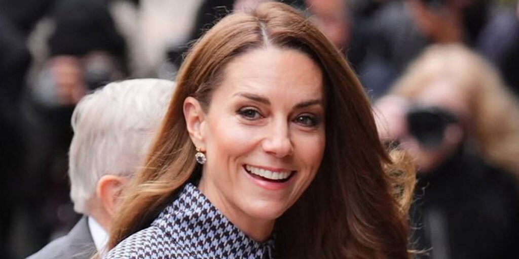 پالتوی سبز رنگ کیت میدلتون