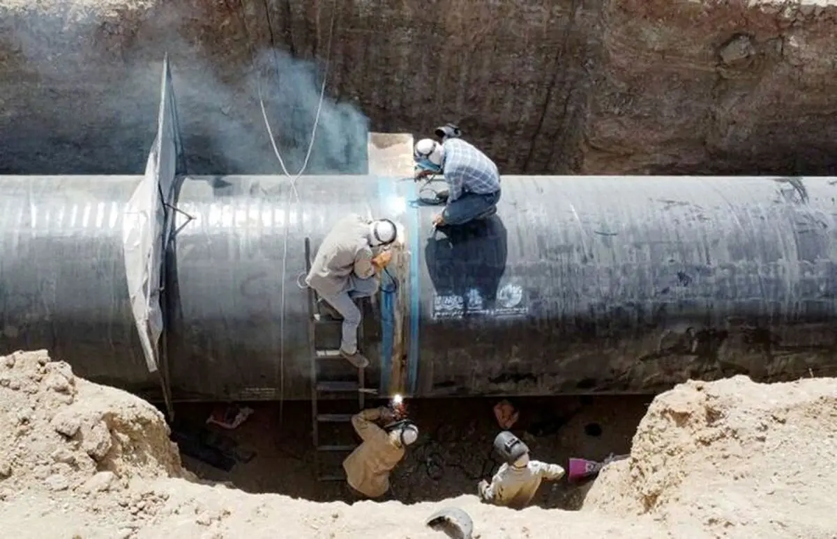 پزشکیان فرمان آغاز طرح انتقال آب دریای عمان به فلات مرکزی را صادر کرد؛ پایان وابستگی صنایع به زاینده‌رود در راه است!