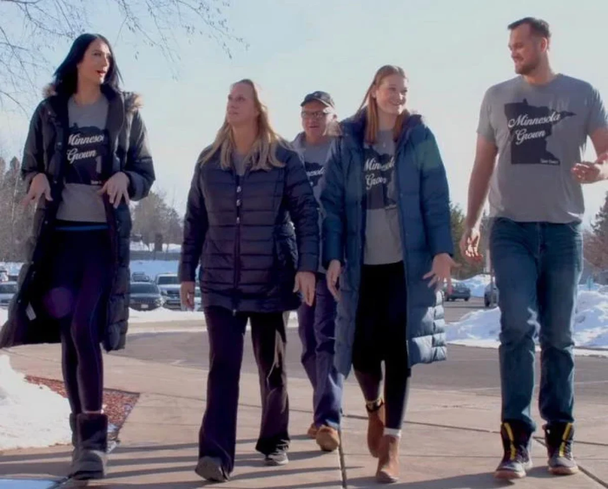 نگاه روز |قدبلندترین خانواده جهان؛ رکوردی عجیب در گینس! نگاه روز |قدبلندترین خانواده جهان؛ رکوردی عجیب در گینس!