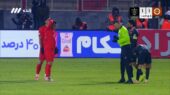 محمد نادری با کارت زرد دوم مقابل پرسپولیس از زمین اخراج شد!