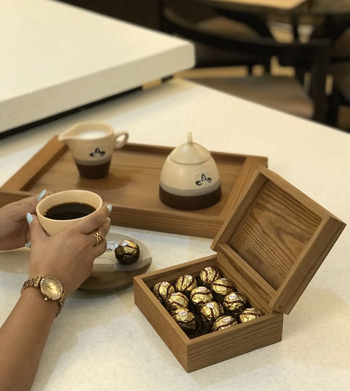 شکلات خوری چوبی