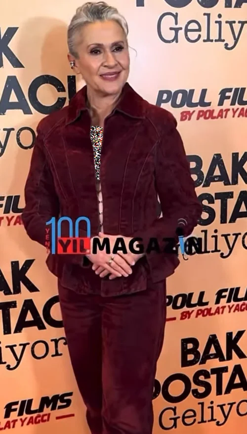 استایل قرمز صداقت شهر دور