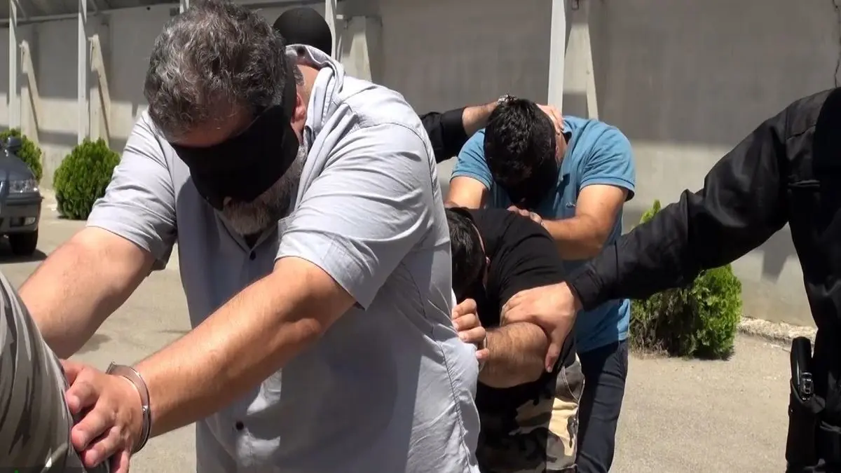 استخدام شوکه‌کننده در رستوران تهران؛ اراذل و اوباش پشت میز مشتریان!