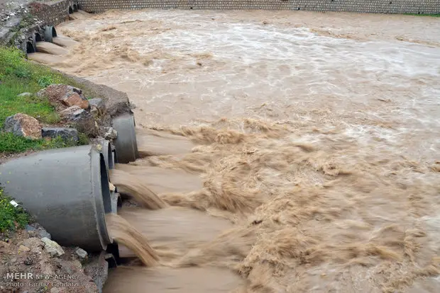طغیان ناگهانی رودخانه فصلی در روستای هشت بندی؛ مردم در استرس و نگرانی!