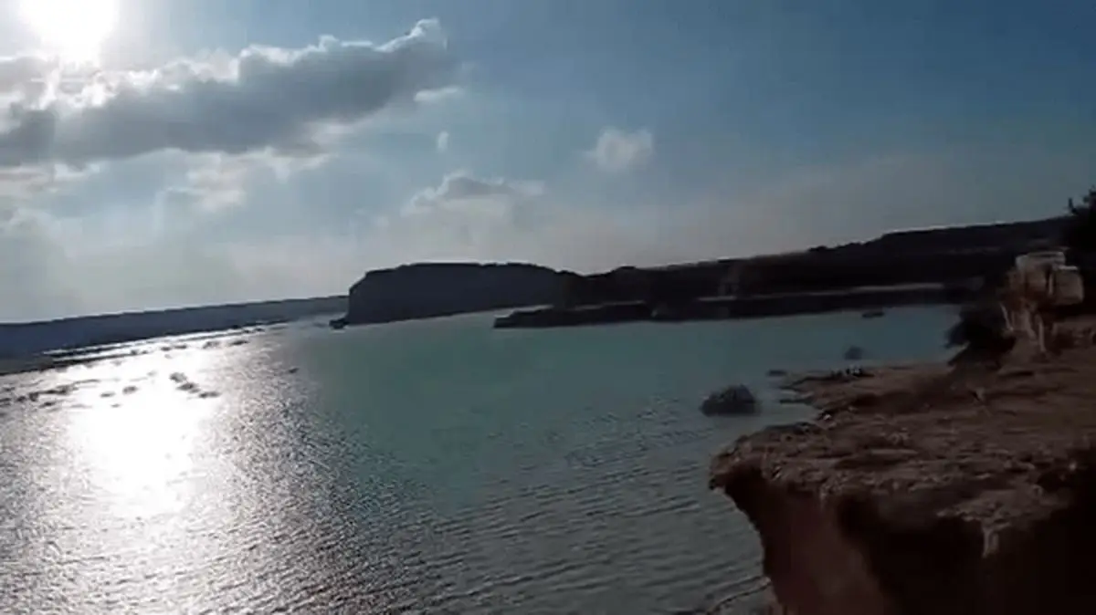 سرریز ناگهانی بزرگترین سد خاکی قشم؛ شاهکار مهندسی طبیعت در دل جزیره