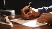 چطور نوشتن ساده مغزتان را متحول و استرستان را کنترل می‌کند؟