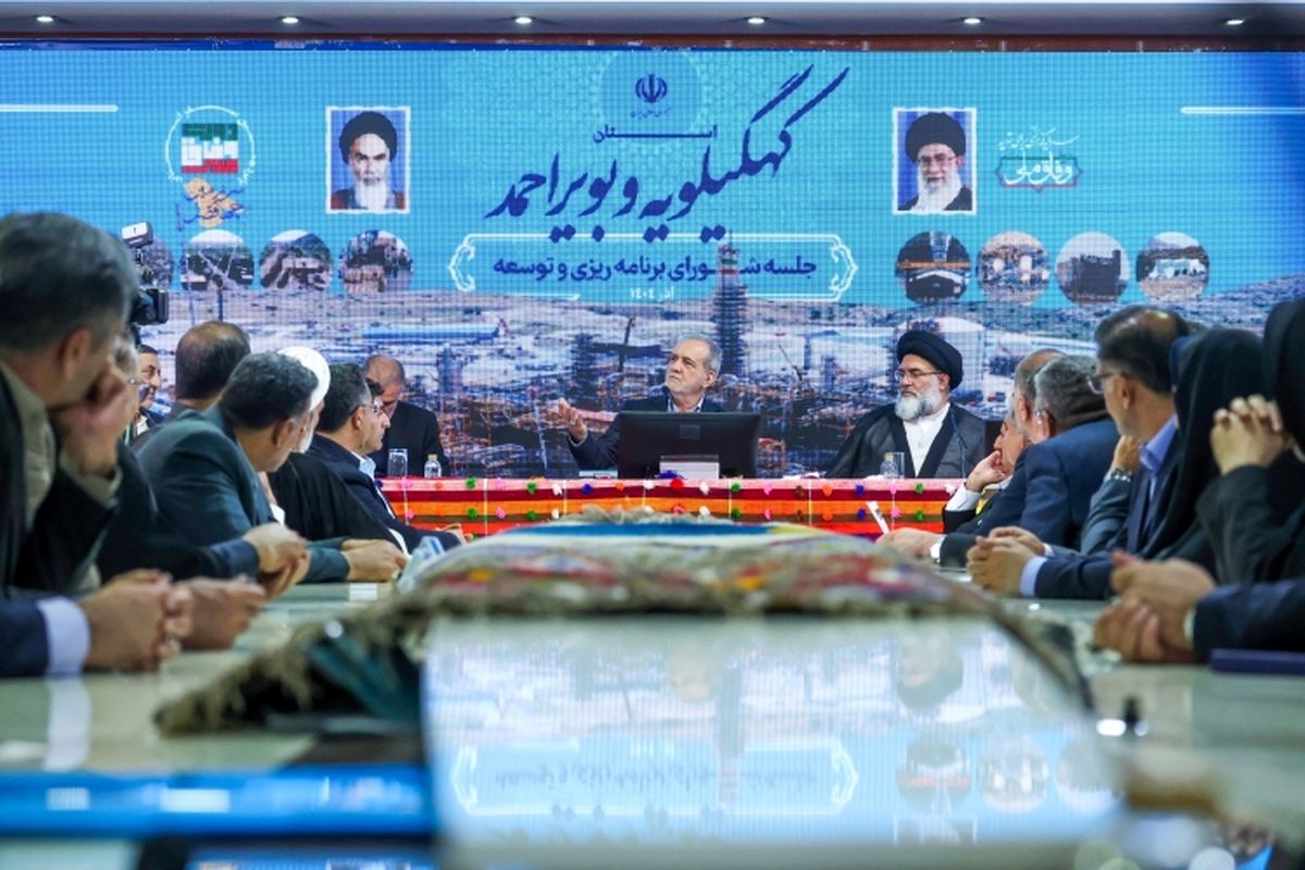 پزشکیان هشدار داد: مدیران نباید خود را آقا بالاسر مردم بدانند!