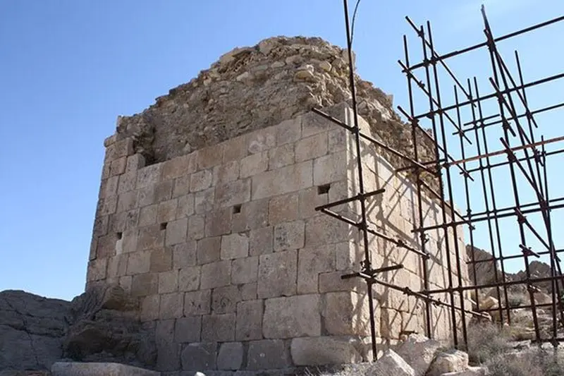 خراب‌کاری در آرامگاهِ جاماسب!