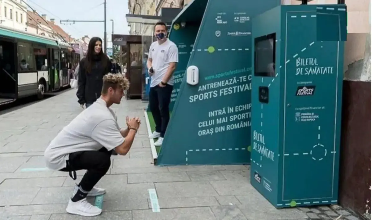 رومانی با ابتکار شگفت‌انگیز: ۲۰ بار «بشین و پاشو» بزن بلیط اتوبوس مجانی بگیر!