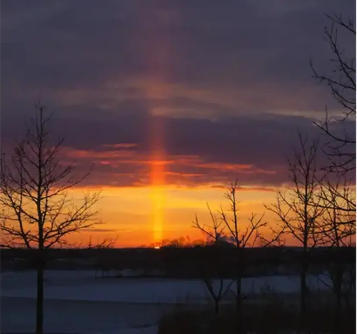 حسین منزوی امروز از پاره پاره مغربِ درونش می‌گوید؛ غم‌انگیز و بی‌پناه در میان شهرهای سیاه‌پوش