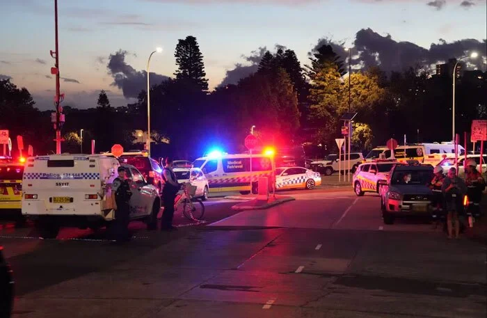 ساحل پوندی سیدنی ساعاتی پس از حادثه ساحل پوندی سیدنی ساعاتی پس از حادثه