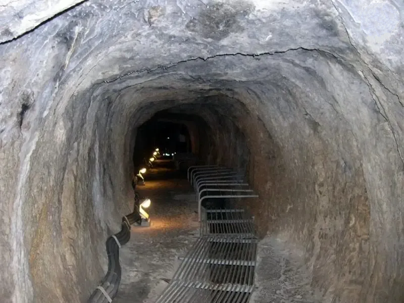 تونل اوپالینوس