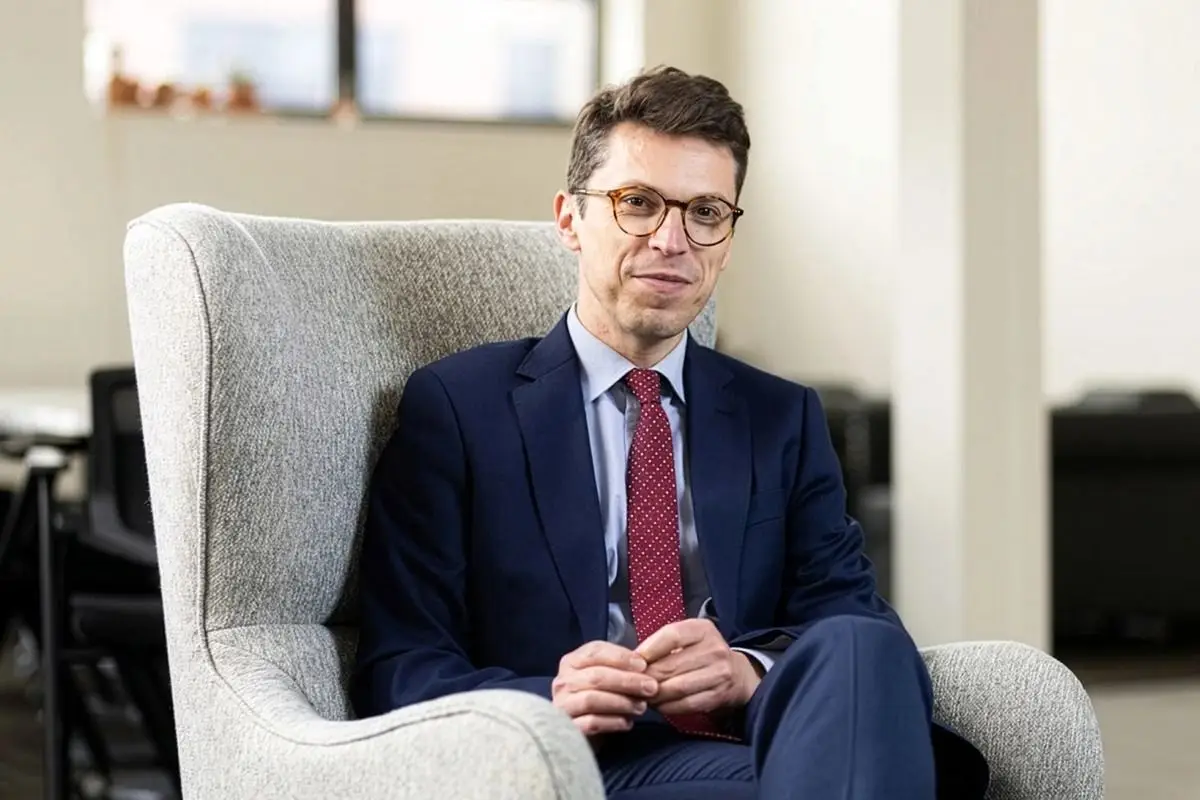 قتل مرموز پروفسور برجسته MIT در خانه‌اش؛ راز تیراندازی در بروکلاین چیست؟