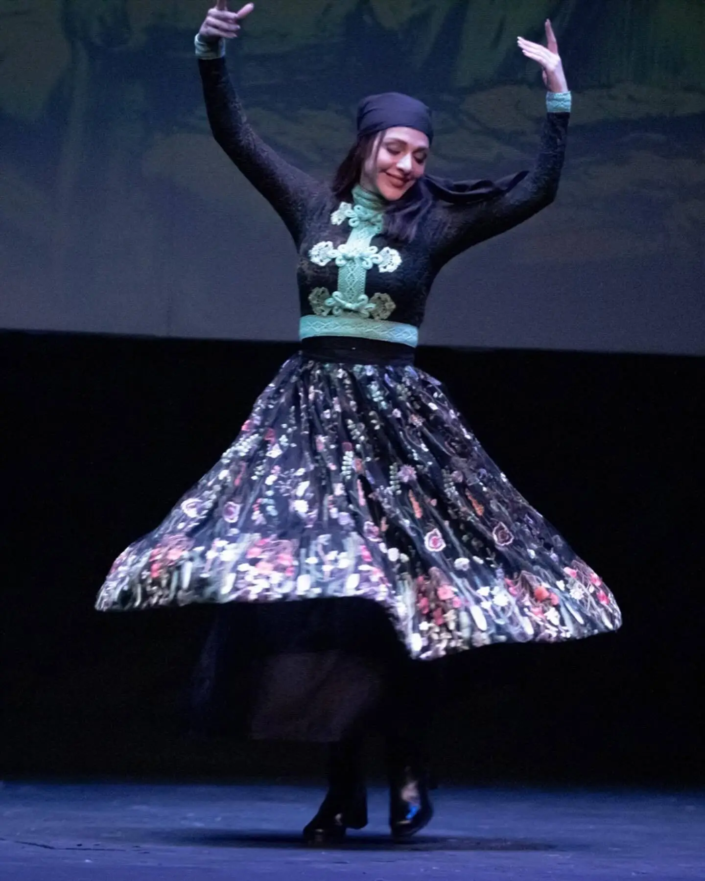 المیرا دهقانی در نمایش «باد زرد ونگوگ»