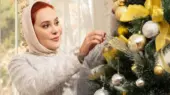 آرام جعفری با استایل درخشان و نقره‌ای؛ زمستان را با شکوه کریسمس جشن گرفت!