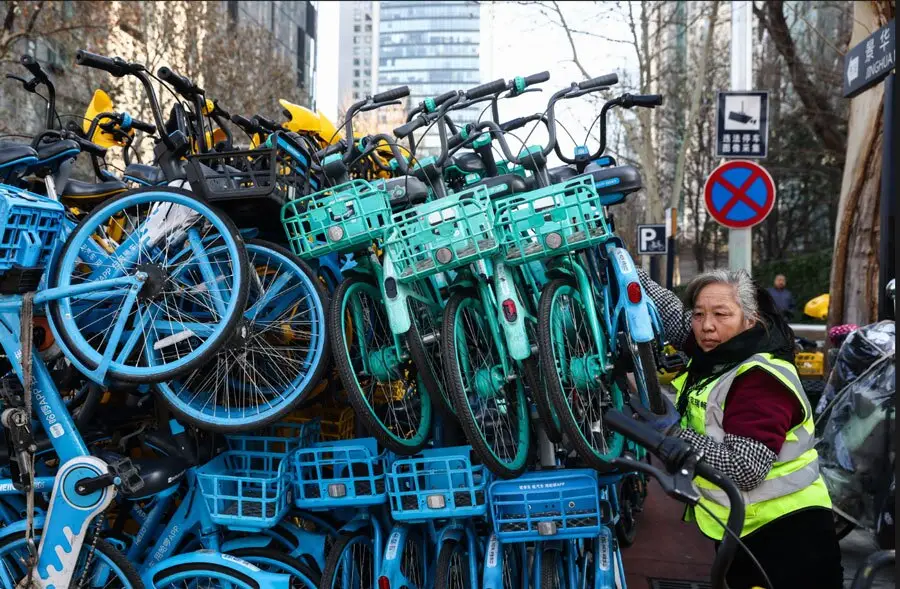دوچرخه های کرایه ای در مرکز شهر پکن/ EPA