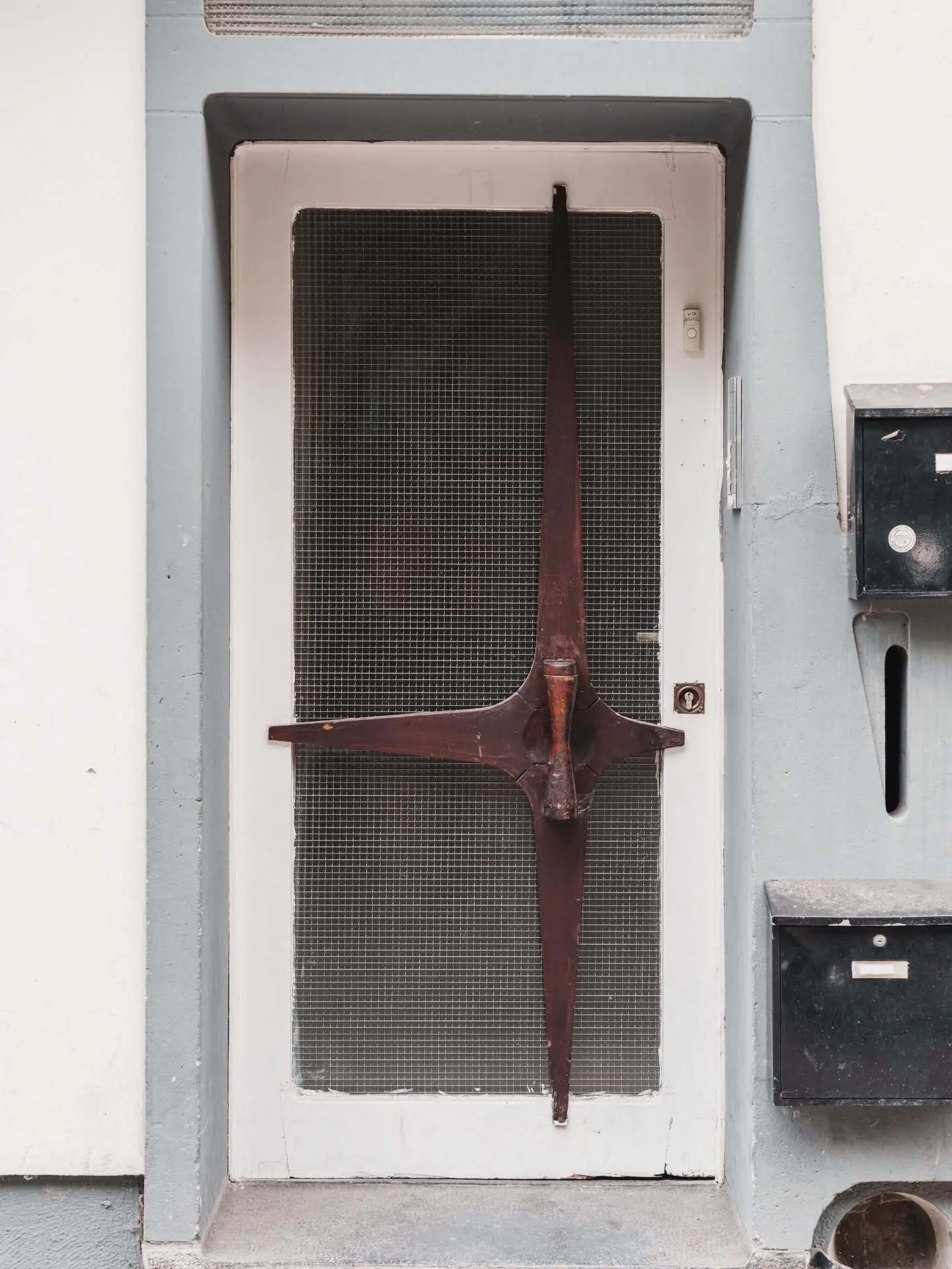 مجموعه‌ای از تصاویر درهای ورودی مدرنیستی در شهرهای بروکسل و آنتورپ بلژیک با تنوع سبک‌های آرت دکو، آرت نوو و مدرنیسم قرن بیستم