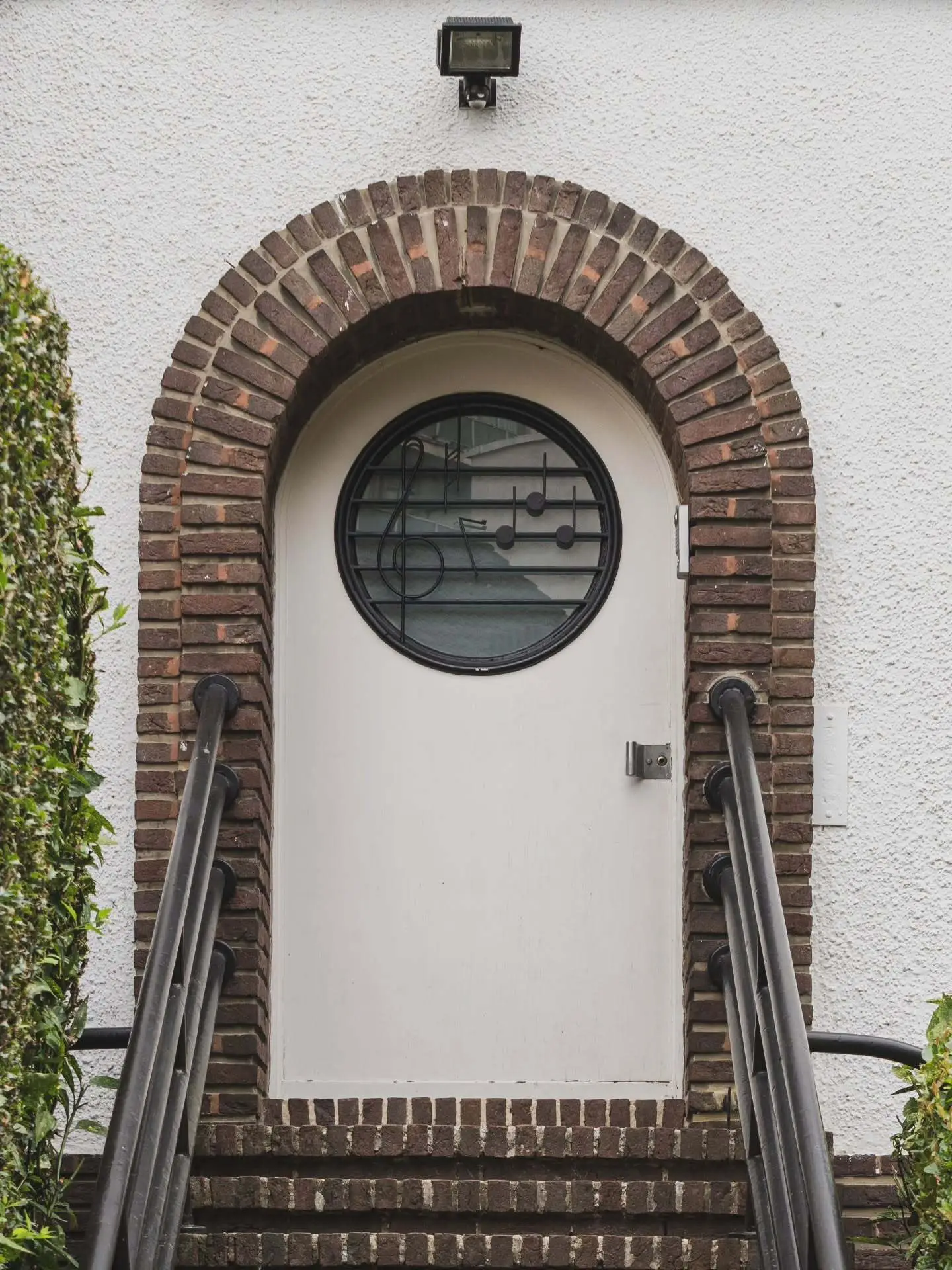 مجموعه‌ای از تصاویر درهای ورودی مدرنیستی در شهرهای بروکسل و آنتورپ بلژیک با تنوع سبک‌های آرت دکو، آرت نوو و مدرنیسم قرن بیستم